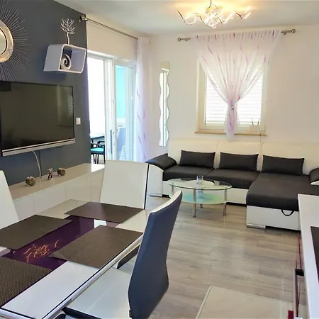New And Modern Apartment Karavona Bol Exterior foto