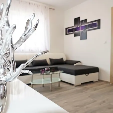 New And Modern Apartment Karavona Bol Exterior foto