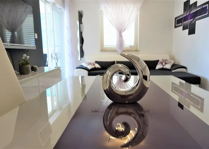 New And Modern Apartment Karavona Bol