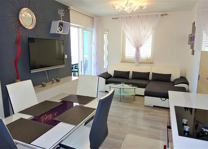 New And Modern Apartment Karavona Bol