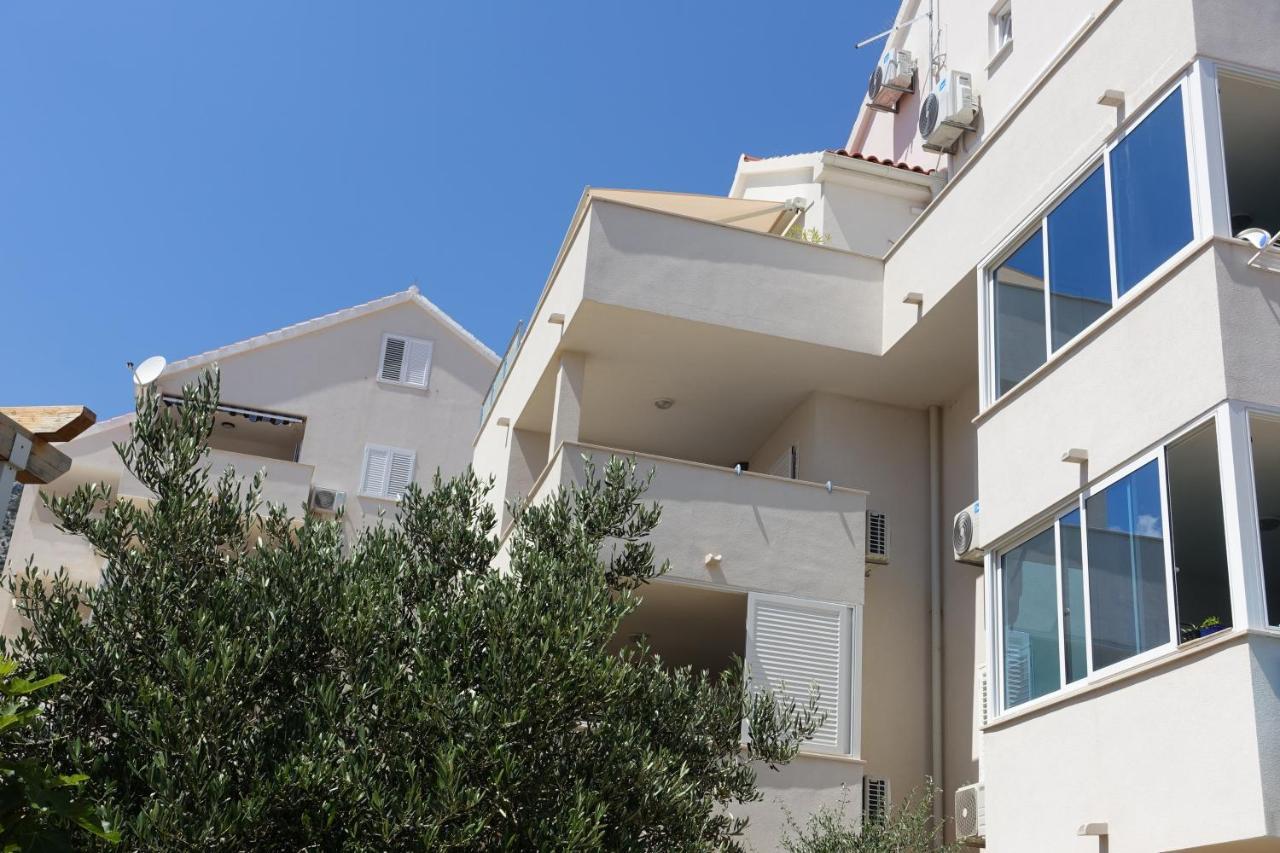 New And Modern Karavona Apartment Bol